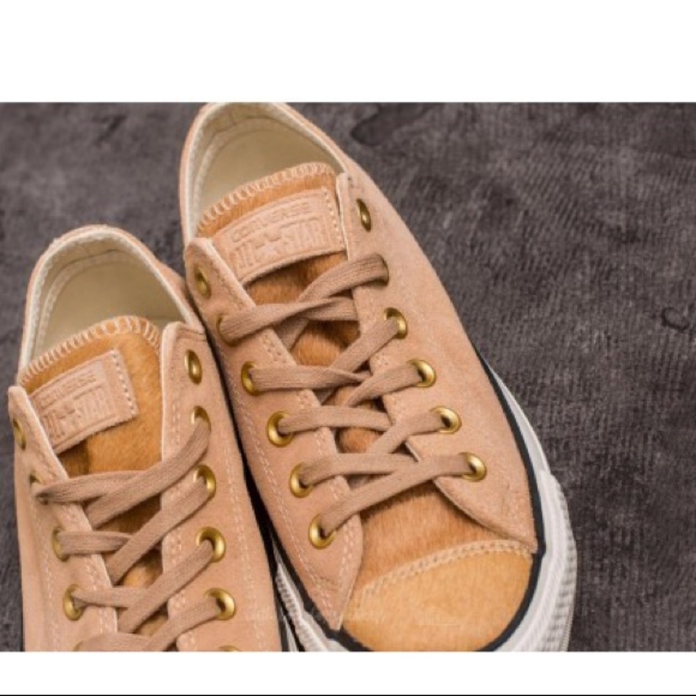 Converse women’s shoes size 8 low tops - Picture 3 of 6